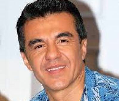 Adrián Uribe