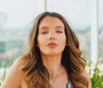 Anna Chase