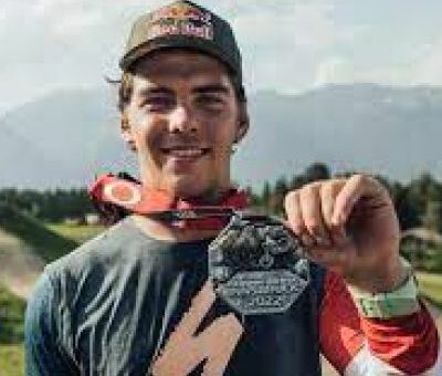 Finn Iles