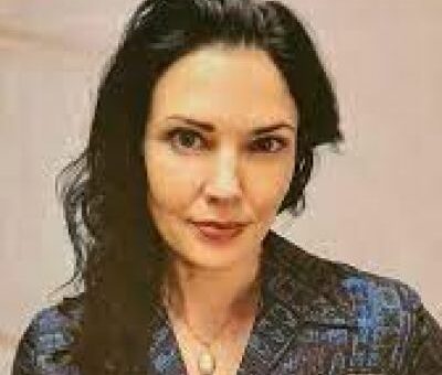Laura Mennell