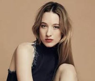 Sophie Lowe