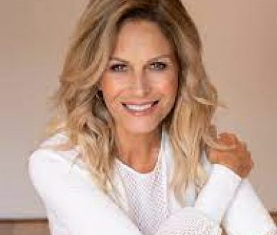 Lorraine Downes