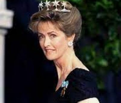 Penelope Knatchbull, Countess Mountbatten of Burma