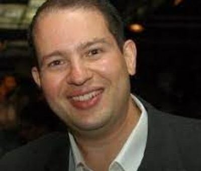 Víctor Corrales
