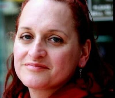 Dr Lynette Nusbacher