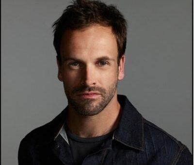 Jonny Lee Miller