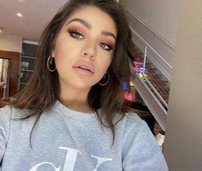 Andrea Russet