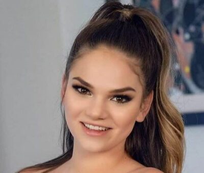 Athena Faris