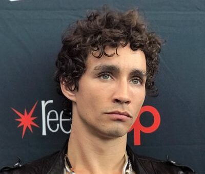 Robert Sheehan