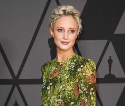 Andrea Riseborough
