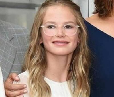 Violet Affleck