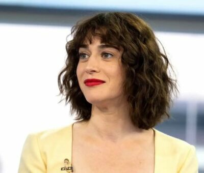 Lizzy Caplan