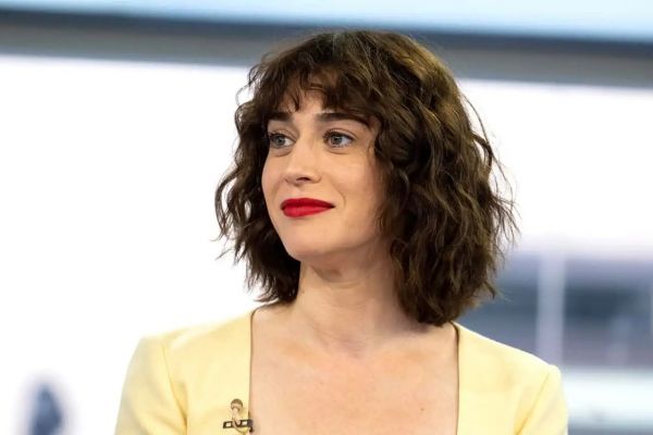 Lizzy Caplan