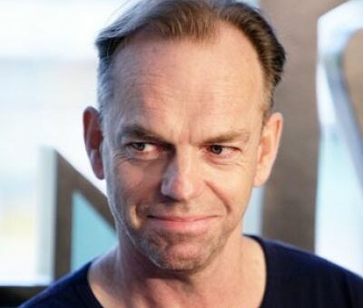 Hugo Weaving