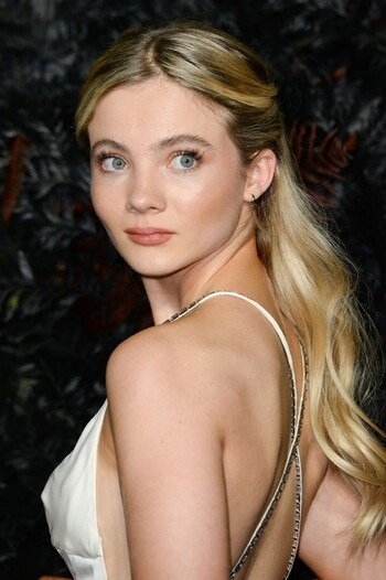 By 2023, the estimated net worth of English actress Freya Allan will be $4 million. On September 6, 2001, Allan was born in Oxfordshire, England. View Freya Allan's biography to learn more about her age, husband, height, weight, and other data. Freya Allan Salary As we already mentioned, English actress Allan has amassed a substantial net worth of $4 million. She is regarded as the wealthiest person in her field and earns about $500,000 from her profession. Her dedication and diligence result in an annual increase in her net worth. Freya Allan's Life Story Freya Allan was born in Oxfordshire, England, on September 6, 2001. Both the National Film and Television School and Headington School were visited by Allan. While pursuing her acting education there, she appeared in two short films and then played Linda in Captain Fierce at Arts University Bournemouth. Relationships & More with Freya Allan Allan maintains her private relationships and personal life. In 2019, there have been speculations linking her to Maciej Musial, but neither of them has confirmed it. Our records indicate that Freya is likely currently single. She actively avoids the spotlight and keeps her personal affairs secret. Although she could not be openly dating someone, it's possible that she has a private relationship that hasn't been made public yet. Career of Freya Allan Allan made his appearance in The War of the Worlds' first episode and on the front cover of Schön! Publication's 10th anniversary issue. Based on the book series by Andrzej Sapkowski, The Witcher is a Netflix original series. Allan was initially cast in a supporting part before transitioning into Ciri, one of the main characters. For the purpose of filming a television series, Freya resided in London and Budapest. For his performance, he received an award nomination. In season 2, Henry Cavill's character trains Allan's character to fight. Freya Allan