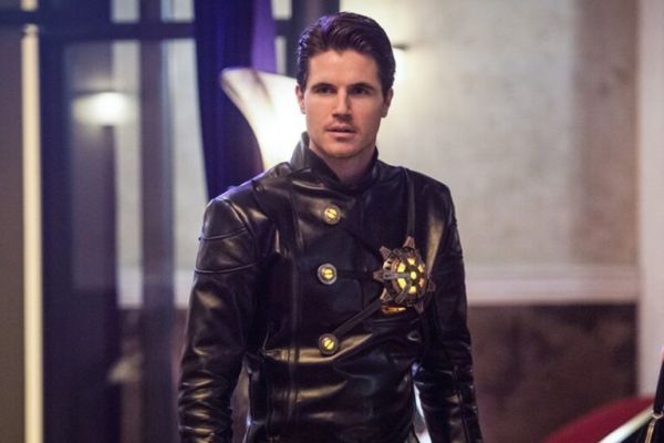 Robbie Amell