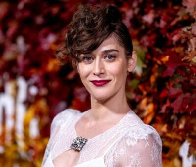 Lizzy Caplan