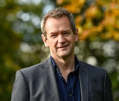 Alexander Armstrong