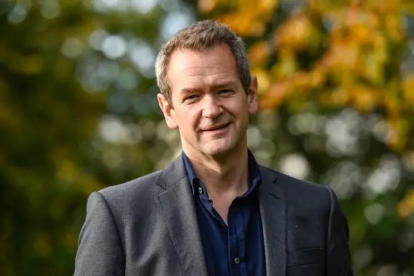 Alexander Armstrong