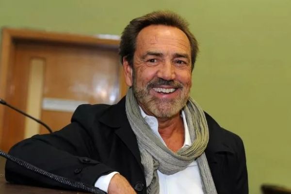 Robert Lindsay